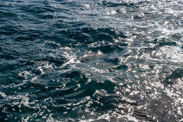 Γαλάζια Επιφάνεια Μικρά Κύματα Στη Θάλασσα — Φωτογραφία Αρχείου