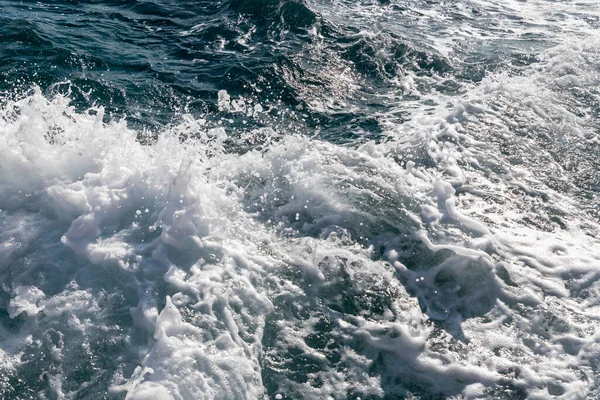 Γαλάζια Επιφάνεια Κύματα Στη Θάλασσα — Φωτογραφία Αρχείου