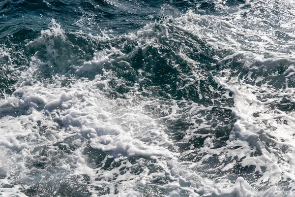 Γαλάζια Επιφάνεια Κύματα Στη Θάλασσα — Φωτογραφία Αρχείου