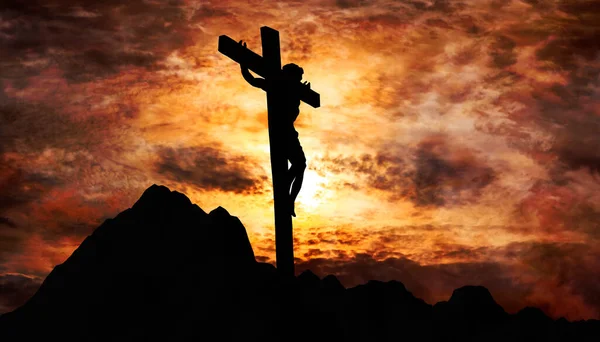 Jesus Cristo Crucificado Cruz Colina Calvário Com Céu Ardente Fundo — Fotografia de Stock