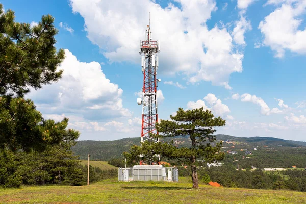 Telecommunication Tower Wireless Antenna Connection System Communication Systems Nature — Foto Stock