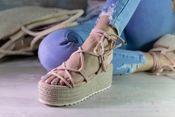 Fashionabla Sandaler Sexig Kvinnas Fötter Skönhet Mode Koncept — Stockfoto