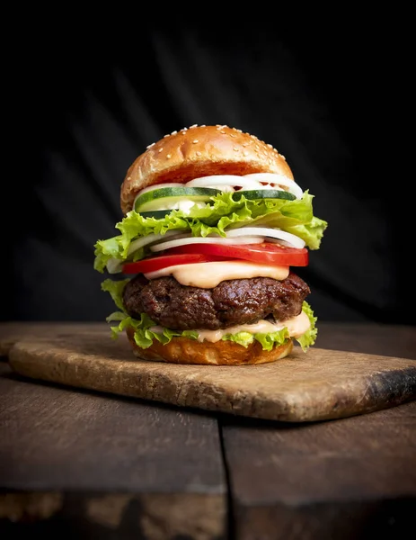 Burger Beef Meat Cheese Lettuce Onion Tomato Cucumber Mayo Ketchup — Photo