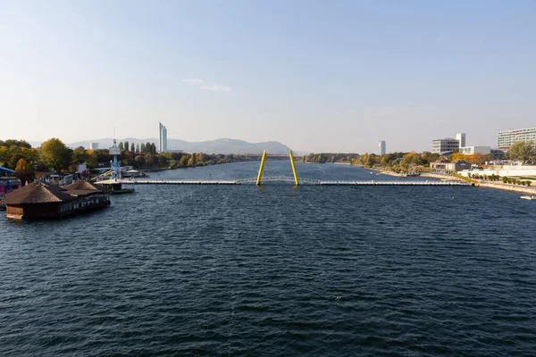 Vienna Áustria Outubro 2018 Ponte Pedonal Donau Insel Ilha Danúbio — Fotografia de Stock