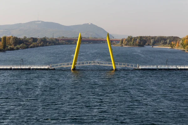 Pedestrian Bridge Donau Insel Danube Island Accross Danube River Vienna — Stockfoto