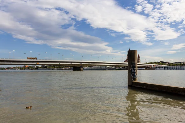 Wiedeń Austria Sierpnia 2019 Widok Most Cesarski Statki Wycieczkowe Dunaju — Zdjęcie stockowe