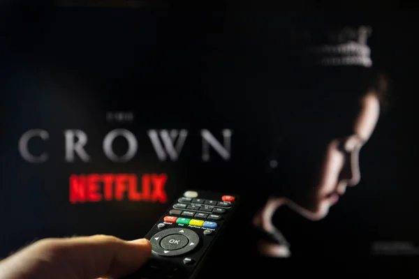Belgrad Serbien September 2022 Fernsehshow Crown Auf Netflix Mit Fernbedienung — Stockfoto