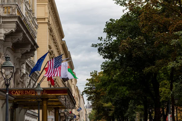 Вена Австрия Августа 2019 Года Вход Отель Империал Флагом Европейского — стоковое фото