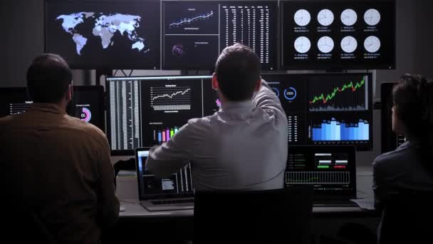 Gruppo Trader Borsa Broker Celebrare Con Analisi Dei Grafici Più — Video Stock