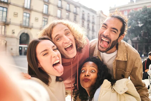 Cheerful Young Friends Taking Selfie Portrait Fool Happy People Goofing — Stock Photo, Image