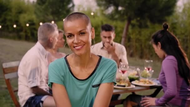 Portrait Woman Shaved Head Looking Camera Group Friends Dining Terrace — Stock Video