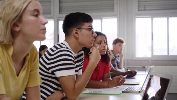 High School Science Class Boy Girl Using Laptop Computer While — Vídeo de Stock