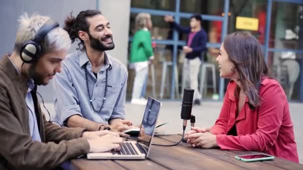 Young Man Interviewing Woman Casual Radio Studio Outdoors High Quality — Stock Video