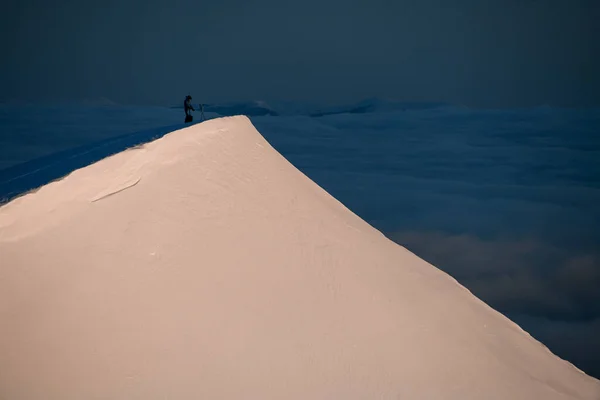 Beautiful view of high snow covered mountain slope with man on top. — Stock Photo, Image