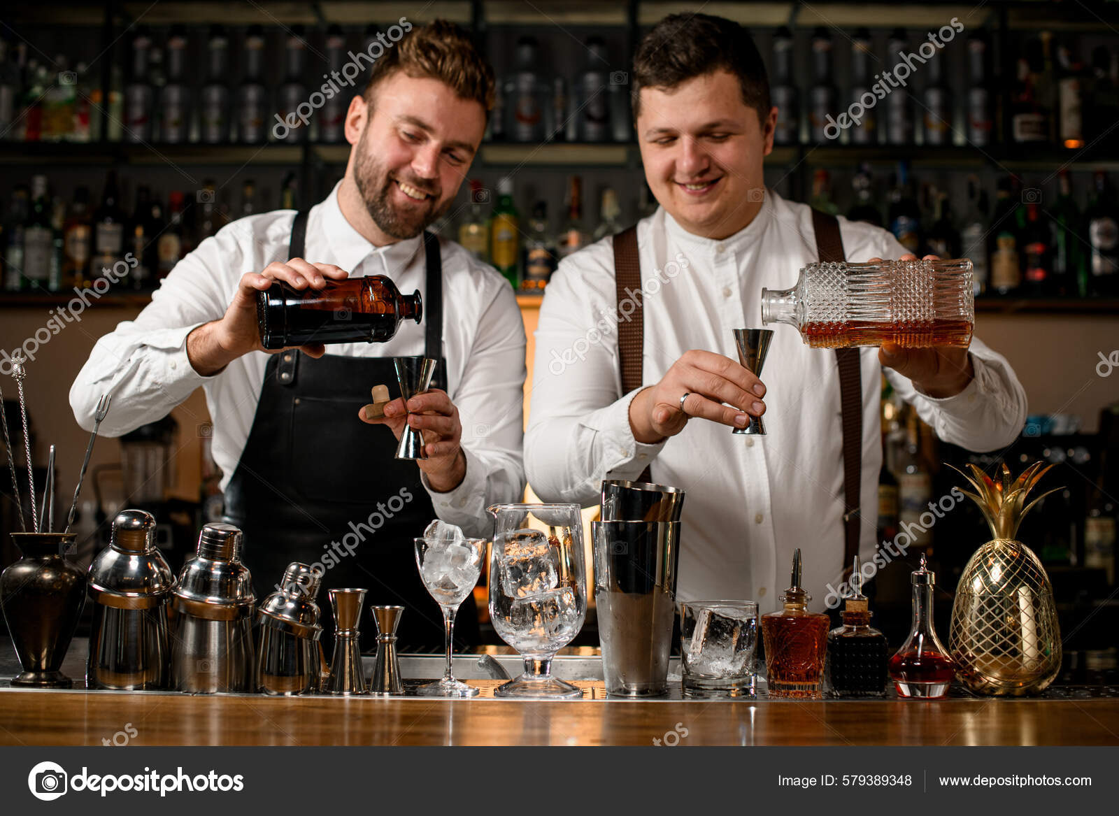 https://st.depositphotos.com/4079177/57938/i/1600/depositphotos_579389348-stock-photo-two-cheerful-bartenders-pouring-drink.jpg