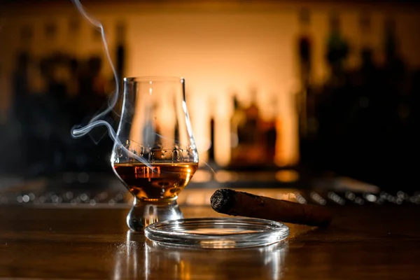 Close Smoking Cuban Cigar Ashtray Glass Whiskey Blurred Bar Background — Stock Photo, Image