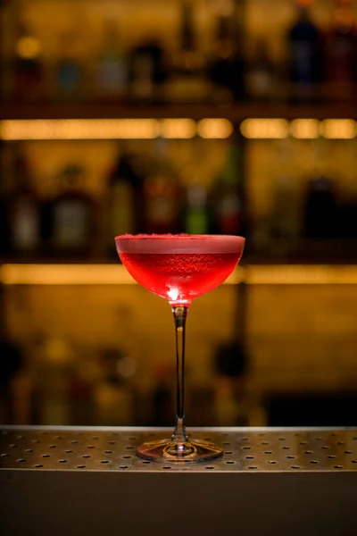 Beautiful Close Wine Glass Full Signature Cocktail Tomato Juice Bar — Stockfoto