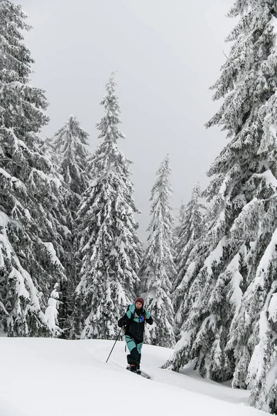 Great View Male Skier Colorful Costume Ski Ski Poles Snow — Zdjęcie stockowe