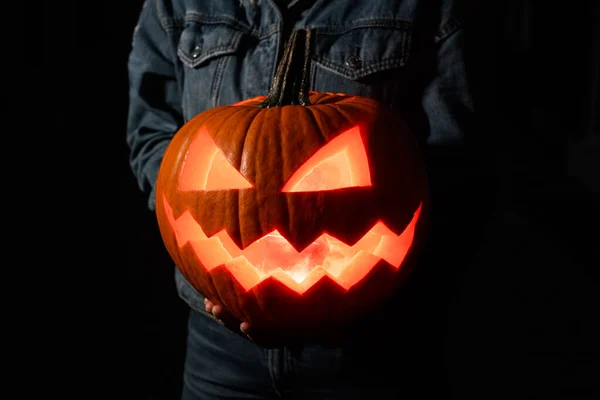 Κοντινό Πλάνο Της Όμορφης Κολοκύθας Halloween Σκαλιστό Πρόσωπο Φλεγόμενο Στόμα — Φωτογραφία Αρχείου