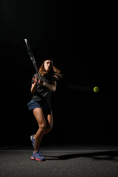 Utsikt Över Friska Vackra Atletiska Kvinna Med Tennisracket Och Gul — Stockfoto