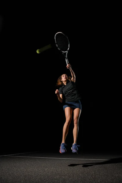 Reinas de tenis golpear tiro raqueta pelota muñequera mangak fotografías e  imágenes de alta resolución - Alamy