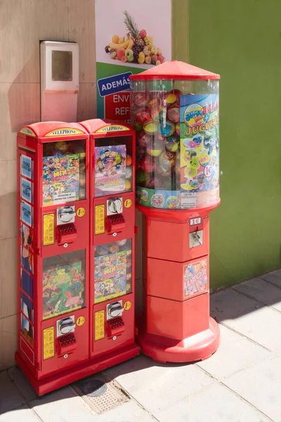 Red vending machines Stock Photos, Royalty Free Red vending machines ...