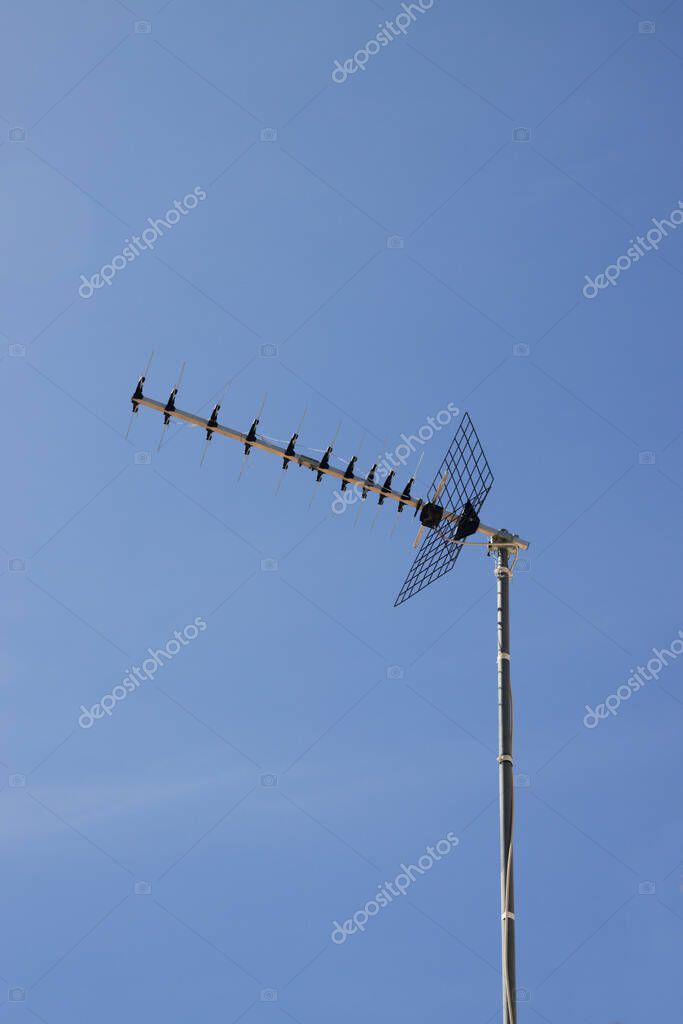YagiUda type television antenna, directional for the reception of