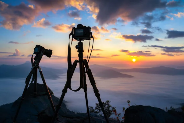 Silhouet Van Een Camera Statief Bij Zonsopgang — Stockfoto