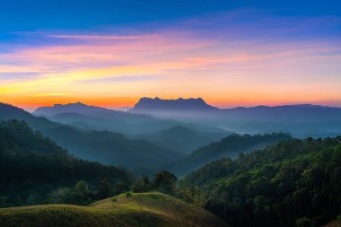 Doi Luang Chiang Dao dağları gün doğumunda Chiang Mai, Tayland 'da.