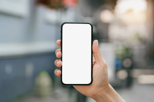 Männliche Hand Hält Smartphone Mit Weißem Bildschirm — Stockfoto