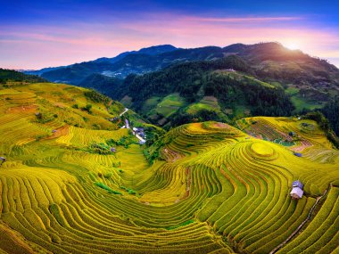 Mu cang chai, Vietnam 'da Mam xoi' deki pirinç teraslarının havadan görünüşü.