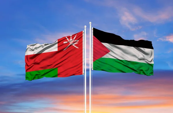 Oman Palestyna Dwie Flagi Maszcie Flagowym Błękitne Niebo — Zdjęcie stockowe