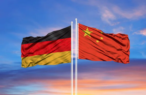 Cina Dan Jerman Dua Bendera Tiang Bendera Dan Langit Biru — Stok Foto