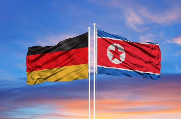 Niemcy Korea Północna Flaga Machając Wiatr Przed Białym Zachmurzone Błękitne — Zdjęcie stockowe