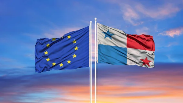 Európai Unió Panama Két Zászlót Tűzött Zászlórúdra Kék Felhős Égboltra — Stock Fotó