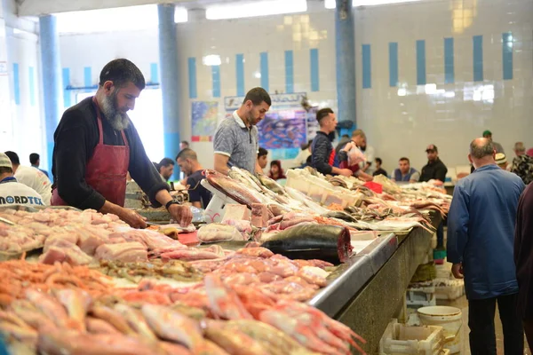 Tanger Marokko Juli 2021 Fischhändler Auf Dem Zentralen Fischmarkt Von — Stockfoto