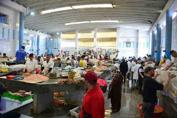 Tangier Marokkó 2021 Július Fishmonger Central Fish Market Tangier — Stock Fotó