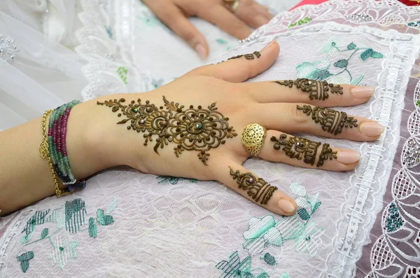 Közelkép Menyasszony Kezét Henna — Stock Fotó