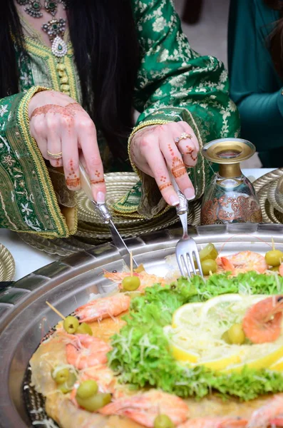 Fresh Baked Moroccan Fish Pastilla Moroccan Woman Holding Knife Fork — Stock Photo, Image
