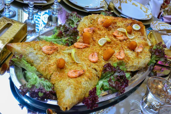 Марокканский Рыбный Пирог Форме Рыб Представлено Свадьбах Мероприятиях — стоковое фото