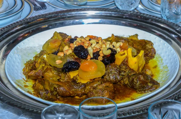Мясо Сливой Сушеным Ананасом Миндалем Одна Самых Известных Марокканских Блюд — стоковое фото