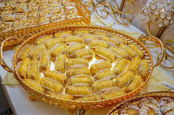 Marokańskie Herbatniki Złotej Tacy Serwowane Gościom Weselu — Zdjęcie stockowe