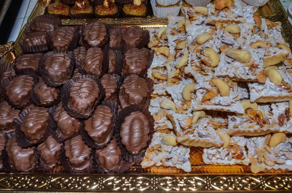 市場に表示されるモロッコのお菓子 — ストック写真