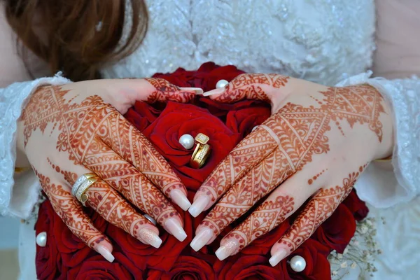 Elegáns Jegygyűrű Gyönyörű Henna Bride Han — Stock Fotó