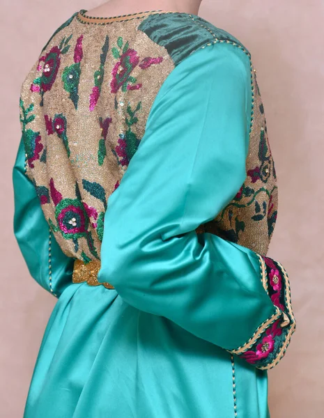 Marokkaanse Caftan Een Marokkaanse Vrouwen Traditionele Kostuum Het Wordt Beschouwd — Stockfoto