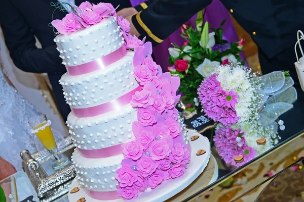 Gâteau Mariage Violet Blanc Avec Les Premières Lettres Des Noms — Photo