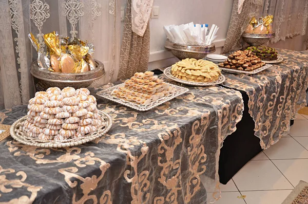Nádobí Tradiční Čerstvě Pečené Marocké Sušenky — Stock fotografie