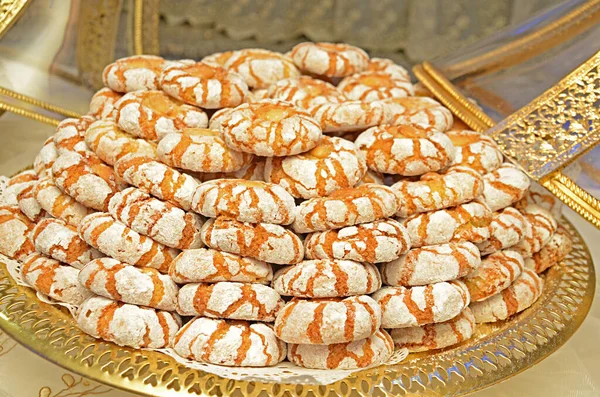 Plato Con Galletas Tradicionales Marroquíes Recién Horneadas Cerca Servido Con —  Fotos de Stock