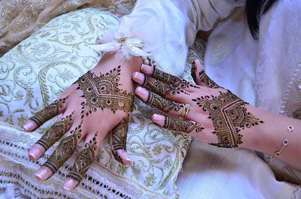Μαροκινή Νύφη Ζωγραφισμένα Χέρια Χένα Τατουάζ — Φωτογραφία Αρχείου