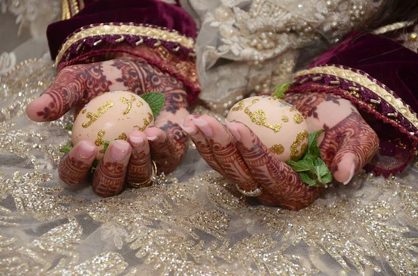 Mano Con Henna Marroquí —  Fotos de Stock
